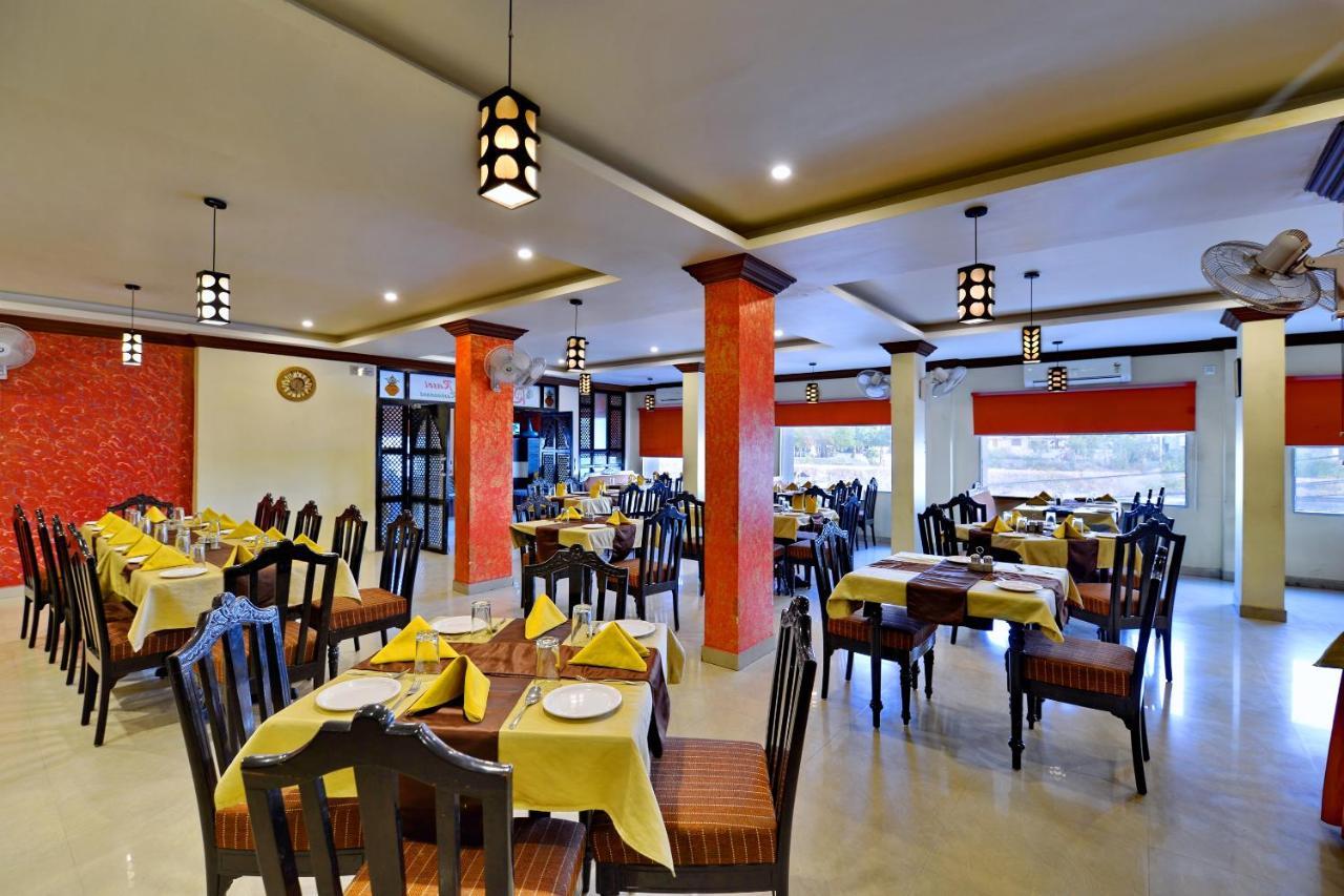 Oyo 6541 Hotel Relax Inn Udaipur Bagian luar foto